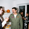 Combinezon de pilot Brandit olive purtat ca costum de Halloween
