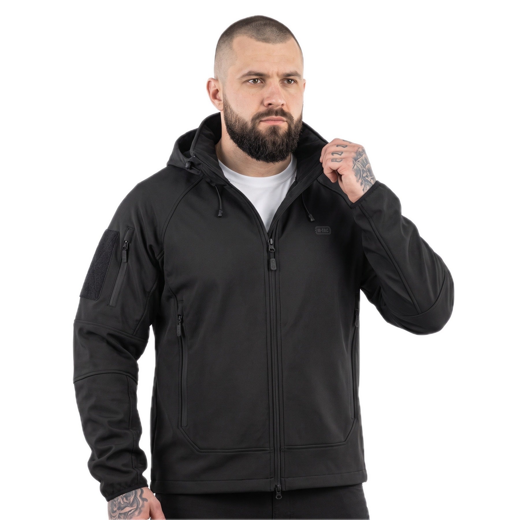 Jachetă tactică SoftShell Lightweight M-Tac negru, purtată, cu gluga