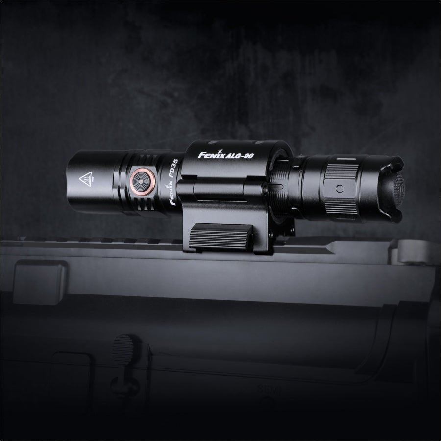 Lanterna Tactica Fenix PD35 V3.0 – 1700 Lumeni – Luminus SFT40, IP68, Doua Butoane | WARGEAR RO