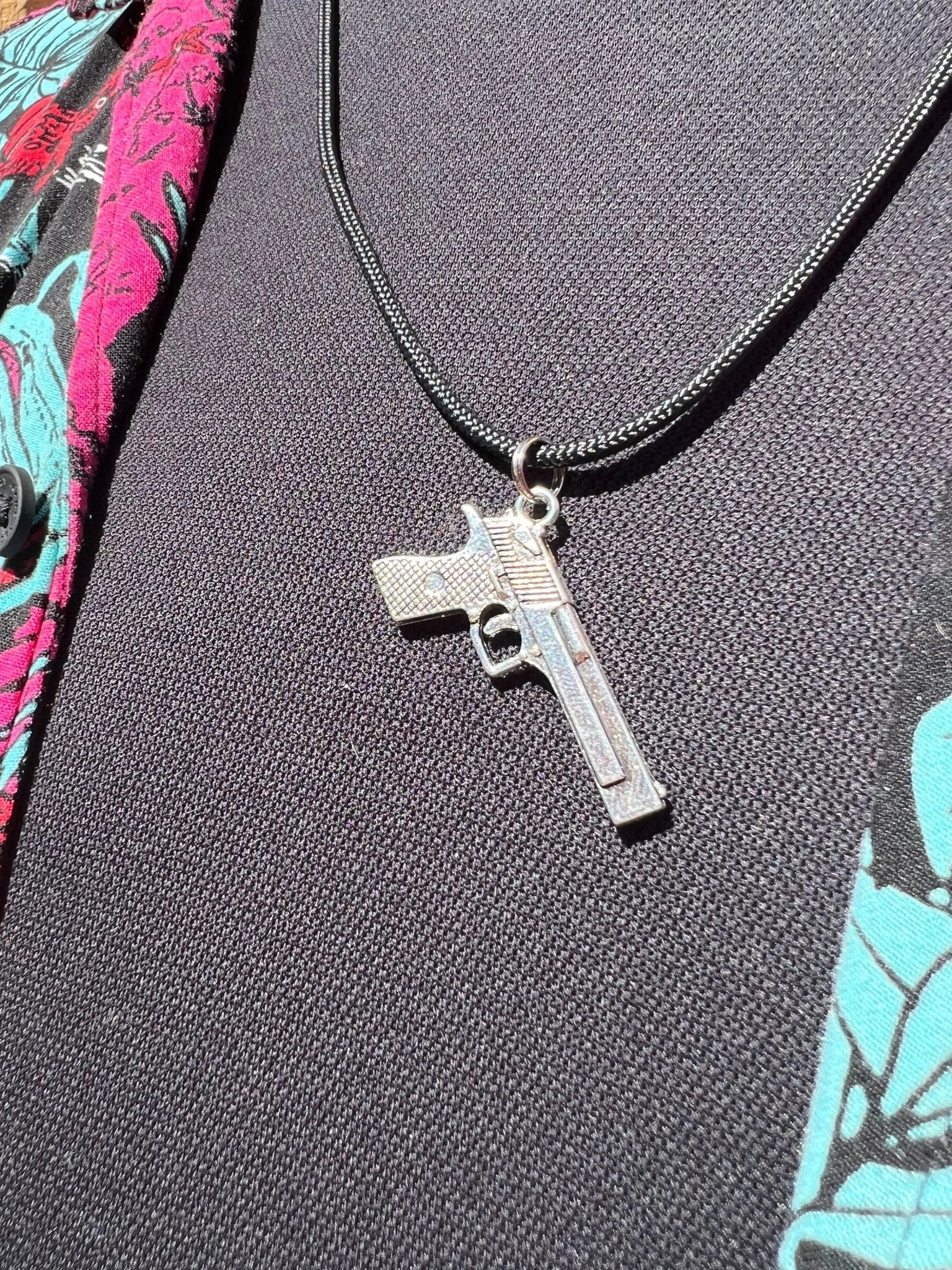 Lantisor Spectrum Pistol Desert Eagle Argintiu Drop Zone | Echipament tactic WARGEAR