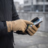 Manusi tactice de iarna Soft Shell Thinsulate M-TAC COYOTE purtate, degete tactile pe telefon