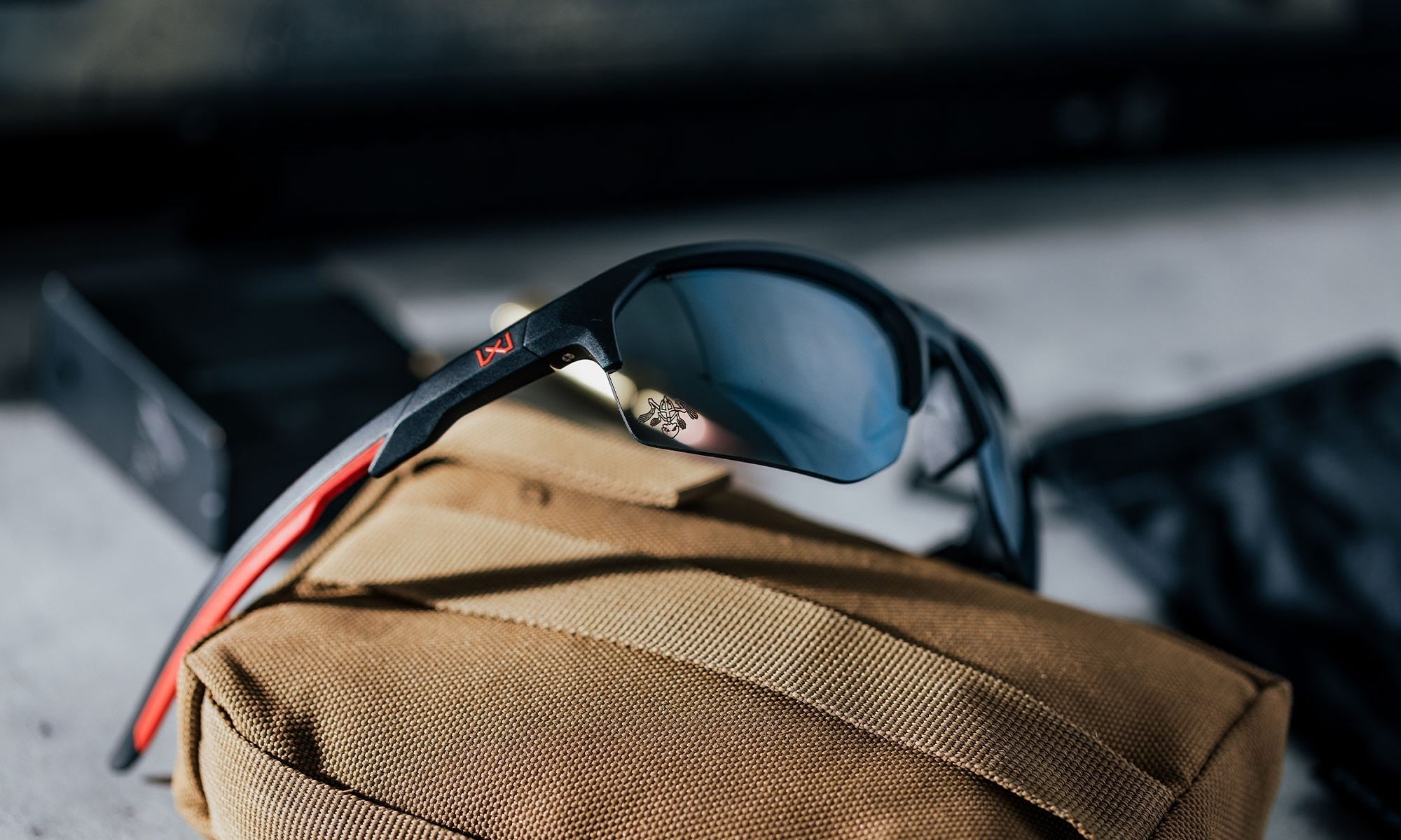 Ochelari tactici Wiley X JAKL – American Sniper Signature Series CAPTIVATE™ Black Mirror – Matte Black/Red | Echipament tactic WARGEAR