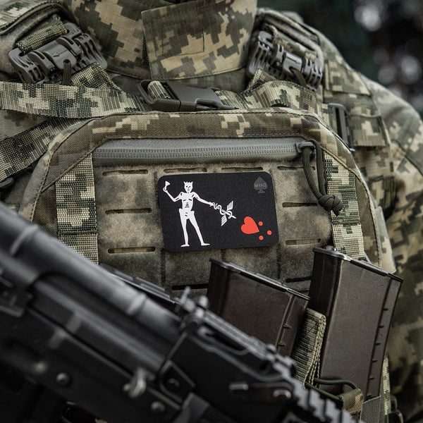 Patch Velcro M - TAC Blackbeard Medic | Echipament tactic WARGEAR
