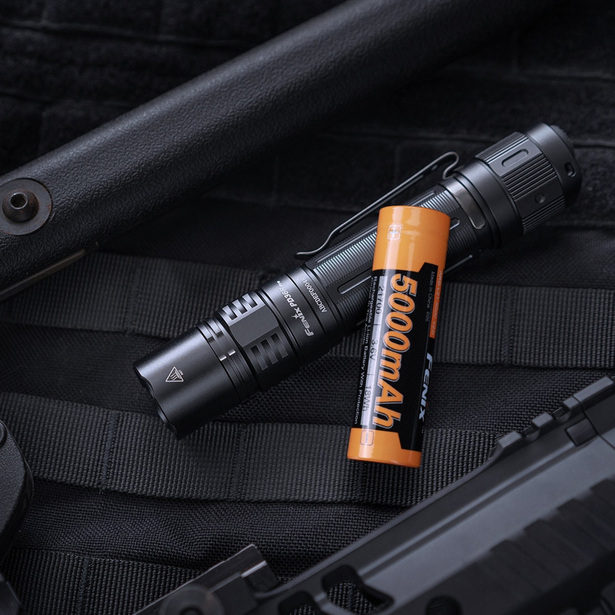 Set Lanterne Fenix PD36R Pro 2800 Lumeni si Fenix Mini-Lite 150 Lumeni | WARGEAR RO